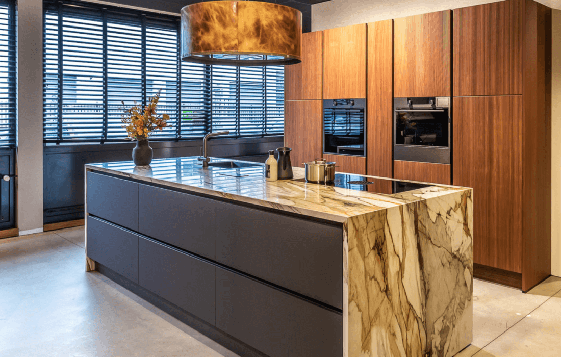 luxe-moderne-houten-keuken-hotel-chique-visker-3