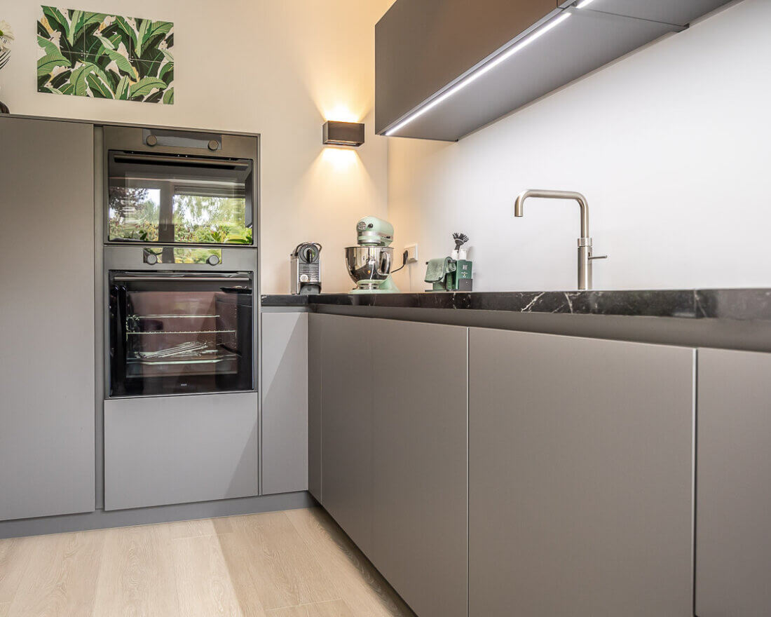 minimalistische keuken grijs