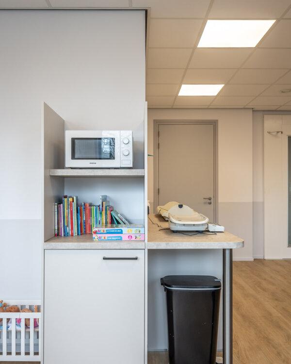 zorginstelling met grijze fabriekspantry
