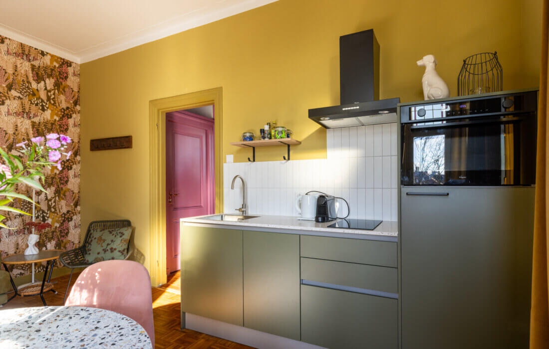 moderne keuken groen en greeploos