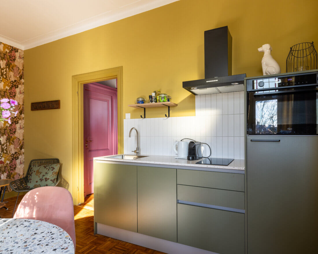 moderne keuken groen en greeploos