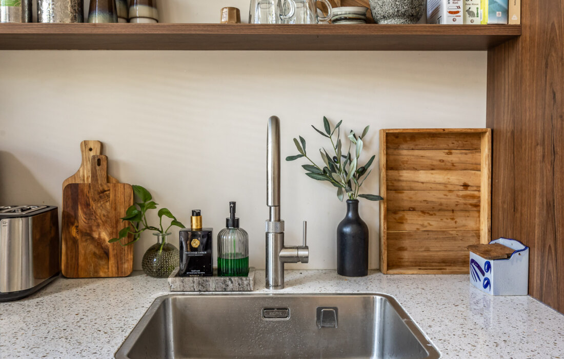 composiet terrazzo aanrechtblad met RVS quooker en spoelbak