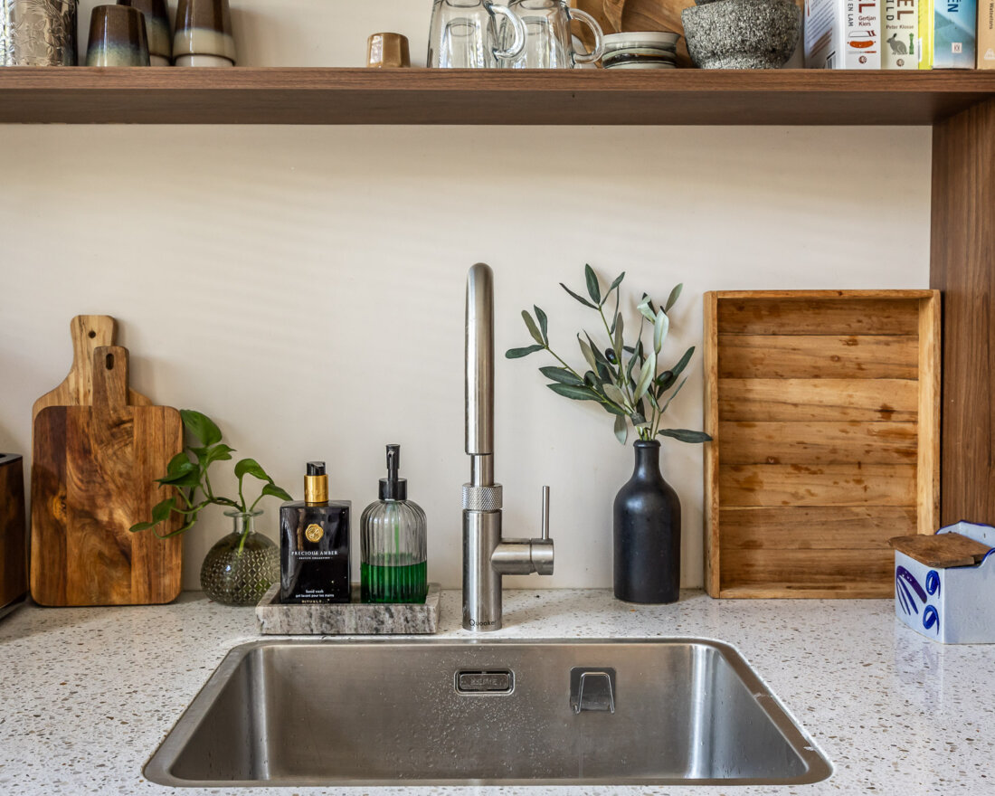 composiet terrazzo aanrechtblad met RVS quooker en spoelbak