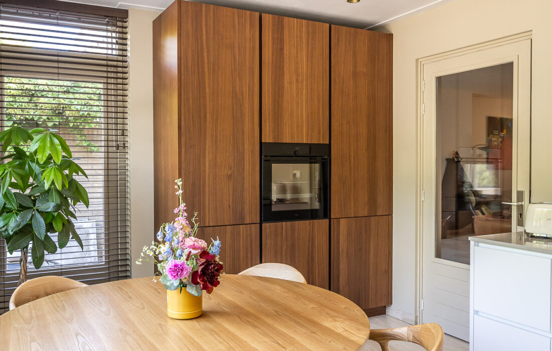 keuken wand van notenhout