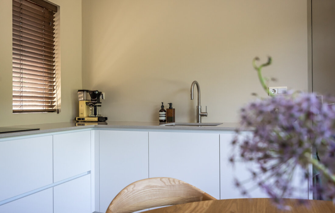 moderne hoogglans witte keuken